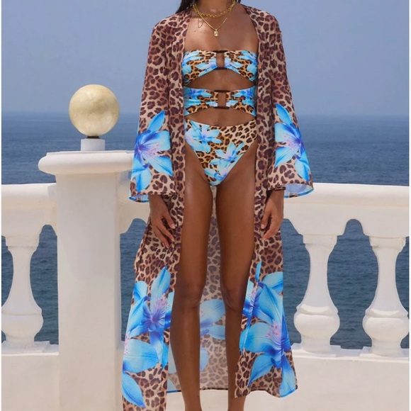 Fashion Nova Other - Runway the Label kimono robe with floral cheetah details